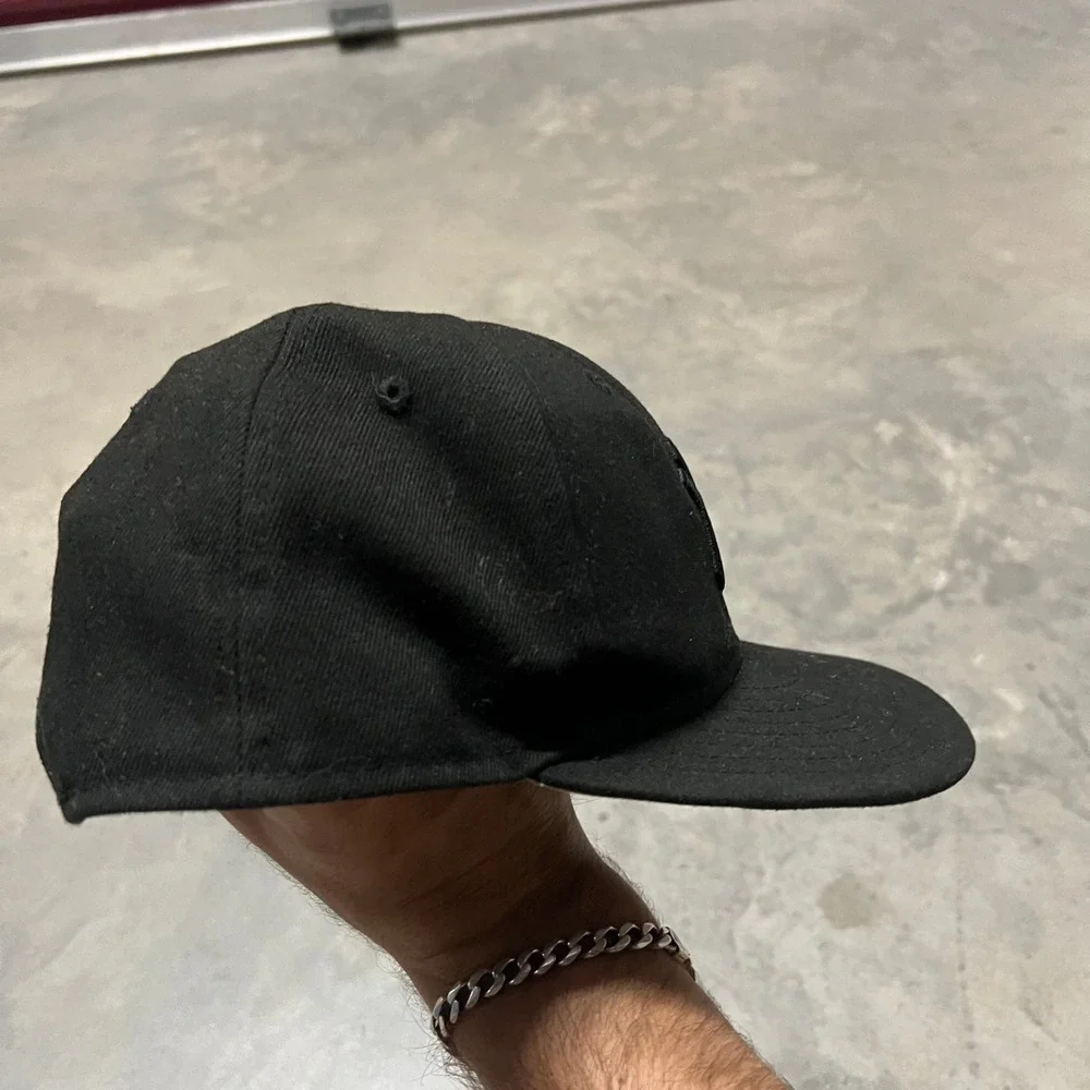 New Era 9FIFTY New York Yankees Snapback Hat Black on Black MLB Cap OSFM